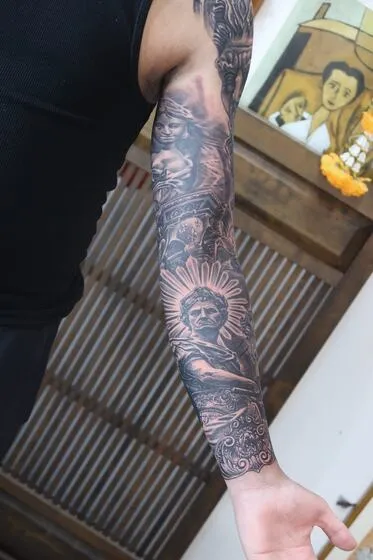 Black and grey Julius Caesar with laurel wreath full sleeve