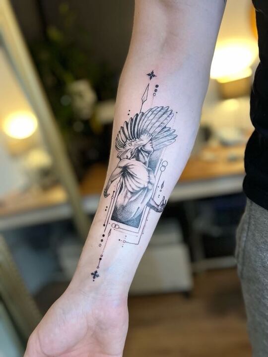 Geometric forearm piece