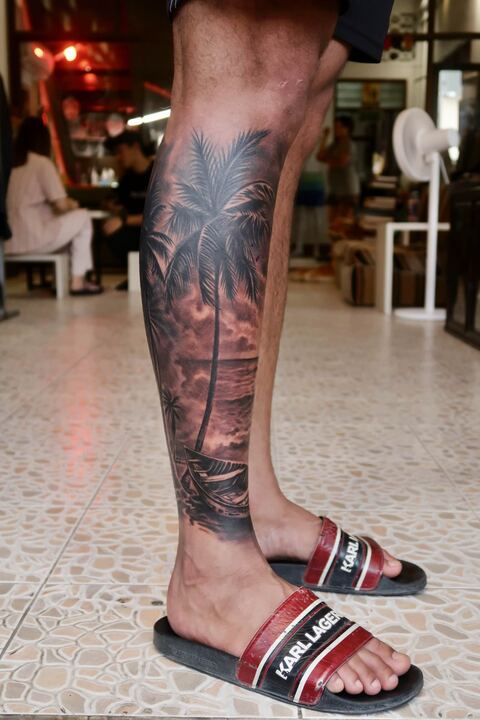 Palm tree leg sleeve