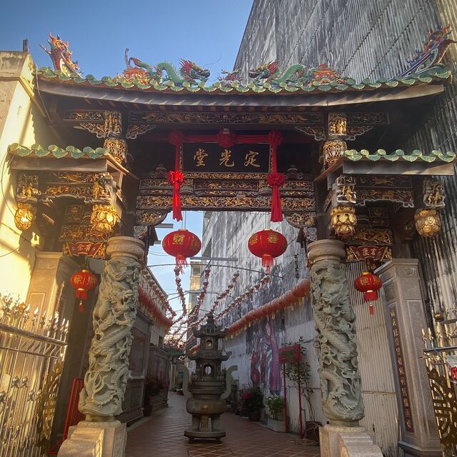 Carved gate of the Saeng Tham (Serene Light) shrine, Phuket Old Town